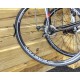 Fiets verticaal ophangen aan voorwiel aan wand of muur. Muurbeugel inklapbaar