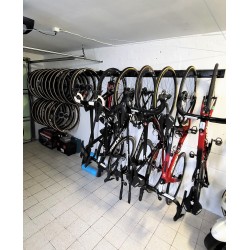 Metalen strip 60 cm met twee fiets ophanghaken - fiets ophangen verticaal aan voorwiel Metalen strip 60 cm met twee fiets ophanghaken - fiets ophangen verticaal aan voorwiel