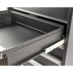 Professionele gereedschapskast – werkplaatskast 155 cm. hoog met 9 laden. Professionele gereedschapskast – werkplaatskast 155 cm. hoog met 9 laden.