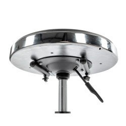 In hoogte verstelbare barkruk – gitaarkruk 60 - 67 cm met voetsteun en rugleuning. In hoogte verstelbare barkruk – gitaarkruk 60 - 67 cm met voetsteun en rugleuning.