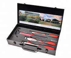 Houtbeitelset en klauwhamer in metal opbergbox