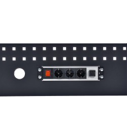 Complete Werkplaatsinrichting, houten blad, gereedschapskast, gereedschapsbord matzwart, 4 x hangkast,10 laden, 392 x 200 cm.