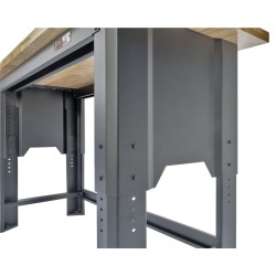 In hoogte verstelbare werkbank 150 cm. met lakschade.