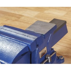 Bankschroef 150 mm. draaibare uitvoering met aambeeld Bankschroef 150 mm. draaibare uitvoering met aambeeld