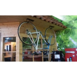 Fiets ophangen aan het voorwiel € 4,95 . Webshop Powerplustools.be Fiets ophangen aan het voorwiel € 4,95 . Webshop Powerplustools.be