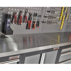 Complete Werkplaatsinrichting, werkbank met metaal omkleed blad, gereedschapskast, gereedschapsbord, 10 laden, 392 x 200 cm. Complete Werkplaatsinrichting, werkbank met metaal omkleed blad, gereedschapskast, gereedschapsbord, 10 laden, 392 x 200 cm.