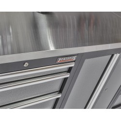 Complete Werkplaatsinrichting, werkbank met metaal omkleed blad, gereedschapskast, gereedschapsbord, 10 laden, 392 x 200 cm. Complete Werkplaatsinrichting, werkbank met metaal omkleed blad, gereedschapskast, gereedschapsbord, 10 laden, 392 x 200 cm.